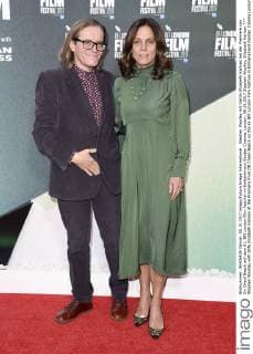 Stephen Woolley with Wife Elizabeth Karlsen at the Premiere from ON Chesil Beach on the 61 BFI London Film Festival in Embankment Garden Cinema London 08 10 2017 Stephen Woolley Elizabeth Karlsen  Foto:xS.xVasx xFuturexImage