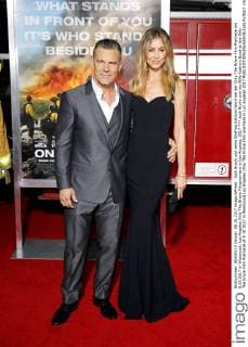 Josh Brolin and his Wife Kathyrn Boyd at the Only The brave Film Premiere at 8 10 2017 in Westwood Los Angeles Only The brave Film premiere in Los Angeles 2017