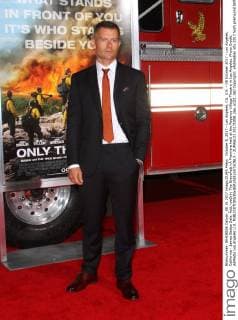 October 8, 2017 - Los Angeles, CA, U.S. - 08 October 2017 - Los Angeles, California - James Badge Dale. Ã¢â‚¬oeOnly The BraveÃ¢â‚¬Â Premiere held at the Regency Village Theatre in Los Angeles. Photo Credit: AdMedia Los Angeles U.S. - ZUMAa123 20171008_zaa_a123_160 Copyright: xAdmediax