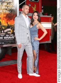 October 8, 2017 - Los Angeles, CA, U.S. - 08 October 2017 - Los Angeles, California - Sam Quinn and guest. Ã¢â‚¬oeOnly The BraveÃ¢â‚¬Â Premiere held at the Regency Village Theatre in Los Angeles. Photo Credit: AdMedia Los Angeles U.S. - ZUMAa123 20171008_zaa_a123_228 Copyright: xAdmediax