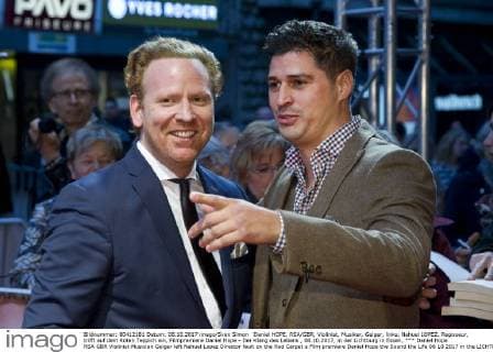 Daniel Hope RSA GBR Violinist Musician Geiger left Nahuel Lopez Director fault on the Red Carpet a Film premiere Daniel Hope the Sound the Life 08 10 2017 in the LICHTBURG in Eat
