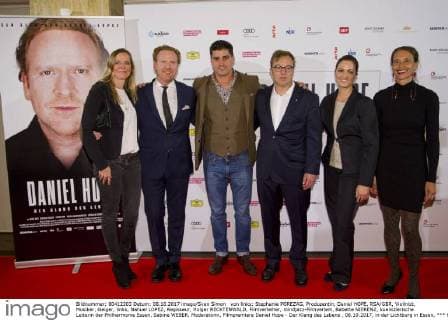 from left Stephanie Producer Daniel Hope RSA GBR Violinist Musician Geiger left Nahuel Lopez Director Holger Recktenwald Film distributors Film Distribution Babette artistic Manager the Philharmonic Eat Sabine Weber Presenter Film premiere Daniel Hope the Sound the Life 08 10 2017 in the LICHTBURG in Eat