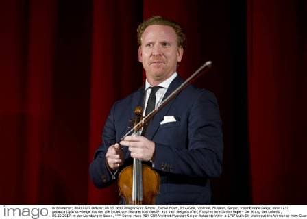 Daniel Hope RSA GBR Violinist Musician Geiger Notes his Violin a 1737 built Ski Violin out the Workshop from Guarneri Del GesÃ¹ out the Violin case Film premiere Daniel Hope the Sound the Life 08 10 2017 in the LICHTBURG in Eat