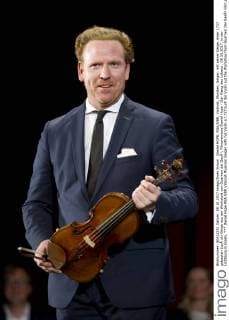 Daniel Hope RSA GBR Violinist Musician Geiger with his Violin a 1737 built Ski Violin out the Workshop from Guarneri Del GesÃ¹ Film premiere Daniel Hope the Sound the Life 08 10 2017 in the LICHTBURG in Eat