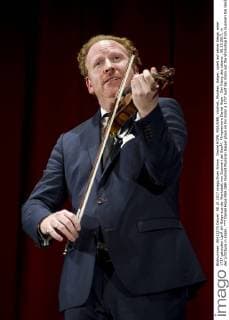 Daniel Hope RSA GBR Violinist Musician Geiger plays on his Violin a 1737 built Ski Violin out the Workshop from Guarneri Del GesÃ¹ Film premiere Daniel Hope the Sound the Life 08 10 2017 in the LICHTBURG in Eat