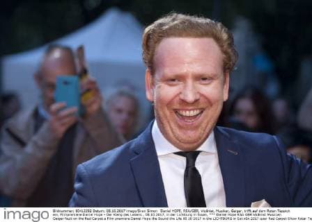 Daniel Hope RSA GBR Violinist Musician Geiger fault on the Red Carpet a Film premiere Daniel Hope the Sound the Life 08 10 2017 in the LICHTBURG in Eat