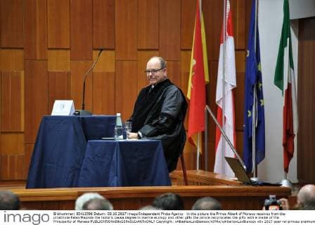 in the picture the Prince Albert of Monaco receives from the prostitute Fabio Mazzola the honoris causa degree in marine ecology and other gifts the prince reciprocates the gifts with a medal of the Principality of Monaco  Copyright: xAlbertoxLoxBiancox xIPAx xAlbertoxLoxBiancox