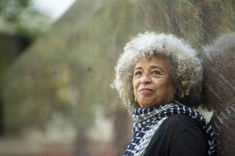 Berühmte Feministinnen, Angela Davis African-American philosopher and activist Angela Davis poses before a press conference in Barcelona, Catalonia, Spain, 09 October 2017. Davis stated she feels privileged to be in Catalonia and considered that people should have the right to self-determination around the world and to take the decisions that guide their own destiny . Angela Davis on Catalonia s independence !ACHTUNG: NUR REDAKTIONELLE NUTZUNG!  Copyright: xQuiquexGarcíax CAT002 20171009-636431769874205611