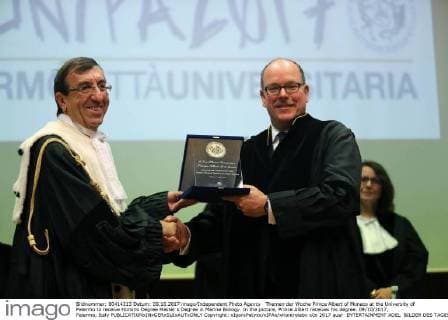Themen der Woche Prince Albert of Monaco at the University of Palermo to receive Honoris Degree Master s Degree in Marine Biology. In the picture, Prince Albert receives his degree. 09 10 2017, Palermo, Italy  Copyright: xIgorxPetyxx xIPAx xKontrolabx
