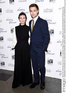 Helen McCrory and Douglas Booth at the Premiere from Loving Vincent on the 61 BFI London Film Festival in the National Gallery London 09 10 2017 Helen McCrory Douglas Booth  Foto:xS.xVasx xFuturexImage