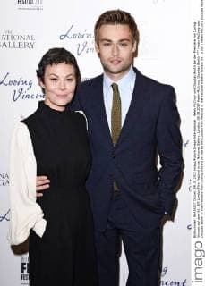 Helen McCrory and Douglas Booth at the Premiere from Loving Vincent on the 61 BFI London Film Festival in the National Gallery London 09 10 2017 Helen McCrory Douglas Booth  Foto:xS.xVasx xFuturexImage