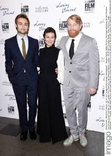 Douglas Booth Helen McCrory and Hugh Welchman at the Premiere from Loving Vincent on the 61 BFI London Film Festival in the National Gallery London 09 10 2017 Douglas Booth Helen McCrory Hugh Welchman  Foto:xS.xVasx xFuturexImage