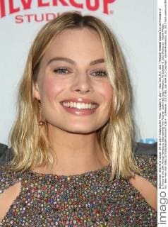 October 9, 2017 - New York, N.Y, USA - MARGOT ROBBIE attends the US Premiere of I, Tonya at the 25th Annual Hamptons International Film Festival .Guild Hall, East Hampton, NY.October 9, 2017.Photos by , Globe Photos Inc. New York USA - ZUMAms4_ 20171009_zaa_ms4_012 Copyright: xSoniaxMoskowitzx
