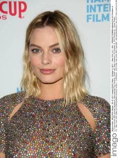 October 9, 2017 - New York, N.Y, USA - MARGOT ROBBIE attends the US Premiere of I, Tonya at the 25th Annual Hamptons International Film Festival .Guild Hall, East Hampton, NY.October 9, 2017.Photos by , Globe Photos Inc. New York USA - ZUMAms4_ 20171009_zaa_ms4_004 Copyright: xSoniaxMoskowitzx