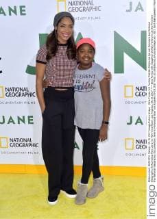 Gina Torres with Daughter Delilah Fishburne at the Premiere the National Geographic Documentary Jane in Hollywood Bowl Los Angeles 09 10 2017 Foto:xD.xStarbuckx xFuturexImage