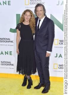 Debra Eisenstadt with Husband Board Tomorrow at the Premiere the National Geographic Documentary Jane in Hollywood Bowl Los Angeles 09 10 2017 Foto:xD.xStarbuckx xFuturexImage
