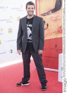 Writter Pablo Tebar, winner of Minotauro Award pose to media at Sitges Film Festival in Barcelona, Spain October 10, 2017.  (20171010074)