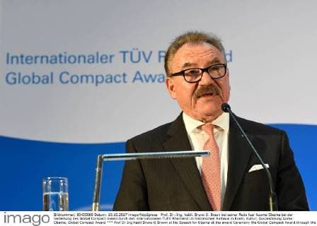Prof Dr Ing habil Bruno O Brown at his Speech for Obama at the award Ceremony the Global Compact Award through the International TÜV Rhineland in Historical City Hall in Cologne Culture Award Auma Obama Global Compact Award xPW002F2Px