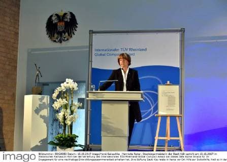 Henriette Reker Mayor the City Cologne speaks at 10 10 2017 in Historical City Hall in Cologne at the award Ceremony the International TÜV Rhineland Global Compact Award the This Year Auma for her Commitment for a Sustainable Development cooperation get has theirs Foundation Sauti Kuu Bar in Kenya before Place Help to Self-help said it in the Justification
