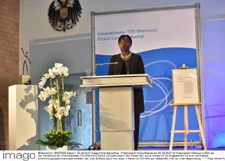 Prize winner Auma Obama at 10 10 2017 in Historical City Hall in Cologne at the award Ceremony the International TÜV Rhineland Global Compact Award the This Year Auma for her Commitment for a Sustainable Development cooperation get has theirs Foundation Sauti Kuu Bar in Kenya before Place Help to Self-help said it in the Justification
