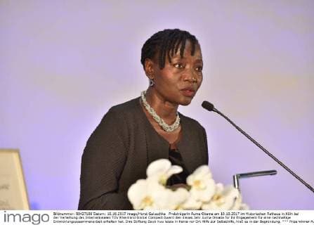 Prize winner Auma Obama at 10 10 2017 in Historical City Hall in Cologne at the award Ceremony the International TÜV Rhineland Global Compact Award the This Year Auma for her Commitment for a Sustainable Development cooperation get has theirs Foundation Sauti Kuu Bar in Kenya before Place Help to Self-help said it in the Justification