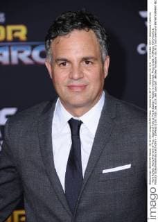 October 10, 2017 - Hollywood, CA, U.S. - 10 October 2017 - Hollywood, California - Mark Ruffalo. World Premiere of Thor: Ragnarok held at The El Capitan Theater in Hollywood. Photo Credit: AdMedia Hollywood U.S. - ZUMAa123 20171010_zaa_a123_068 Copyright: xBirdiexThompsonx