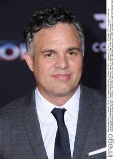 October 10, 2017 - Hollywood, CA, U.S. - 10 October 2017 - Hollywood, California - Mark Ruffalo. World Premiere of Thor: Ragnarok held at The El Capitan Theater in Hollywood. Photo Credit: AdMedia Hollywood U.S. - ZUMAa123 20171010_zaa_a123_064 Copyright: xBirdiexThompsonx