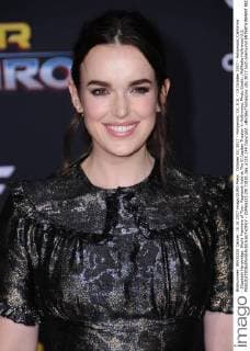 October 10, 2017 - Hollywood, CA, U.S. - 10 October 2017 - Hollywood, California - Elizabeth Henstridge. World Premiere of Thor: Ragnarok held at The El Capitan Theater in Hollywood. Photo Credit: AdMedia Hollywood U.S. - ZUMAa123 20171010_zaa_a123_149 Copyright: xBirdiexThompsonx