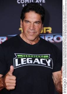 October 10, 2017 - Hollywood, CA, U.S. - 10 October 2017 - Hollywood, California - Lou Ferrigno. World Premiere of Thor: Ragnarok held at The El Capitan Theater in Hollywood. Photo Credit: AdMedia Hollywood U.S. - ZUMAa123 20171010_zaa_a123_173 Copyright: xBirdiexThompsonx