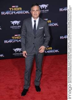 10 October 2017 - Hollywood, California - Mark Ruffalo. World Premiere of Thor: Ragnarok held at The El Capitan Theater in Hollywood. Photo Credit: Birdie Thompson AdMedia 221410 AdMedia Starface 2017-10-10 CA Hollywood Etats-Unis  Copyright: xAdMediax STAR_221410_020