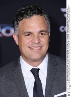 10 October 2017 - Hollywood, California - Mark Ruffalo. World Premiere of Thor: Ragnarok held at The El Capitan Theater in Hollywood. Photo Credit: Birdie Thompson AdMedia 221410 AdMedia Starface 2017-10-10 CA Hollywood Etats-Unis  Copyright: xAdMediax STAR_221410_023