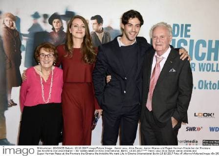 Hanni Levy Alice Dwyer Aaron Altaras and Eugen Herman Peace at the Premiere the Cinema the invisible We want Life in Cinema International Berlin 10 10 2017 Foto:xF.xKernx xFuturexImage