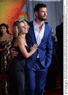 Cast member Chris Hemsworth and his wife, actress Elsa Pataky attend the premiere of the sci-fi motion picture Thor: Ragnarok at the El Capitan Theatre in the Hollywood section of Los Angeles on October 10, 2017. Storyline: Thor is imprisoned on the other side of the universe and finds himself in a race against time to get back to Asgard to stop Ragnarok, the destruction of his homeworld and the end of Asgardian civilization, at the hands of an all-powerful new threat, the ruthless Hela.  LAP2017101047 JIMxRUYMEN