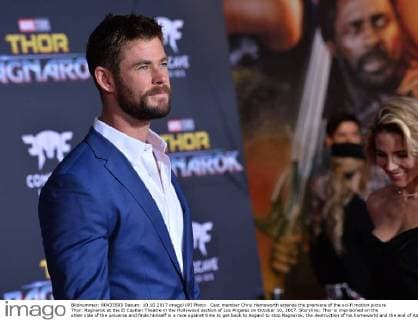 Cast member Chris Hemsworth attends the premiere of the sci-fi motion picture Thor: Ragnarok at the El Capitan Theatre in the Hollywood section of Los Angeles on October 10, 2017. Storyline: Thor is imprisoned on the other side of the universe and finds himself in a race against time to get back to Asgard to stop Ragnarok, the destruction of his homeworld and the end of Asgardian civilization, at the hands of an all-powerful new threat, the ruthless Hela.  LAP2017101052 JIMxRUYMEN