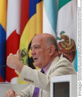 Spanish academician and political scientist Manuel Alcantara speaks during the 8th Latin American Democracy Forum at the Mining Palace in Mexico City, Mexico, 11 October 2017. Latin American Democracy Forum adresses adaptation to 21st century challenges !ACHTUNG: NUR REDAKTIONELLE NUTZUNG!  Copyright: xMarioxGuzmánx CMX004 20171011-636433547132034723