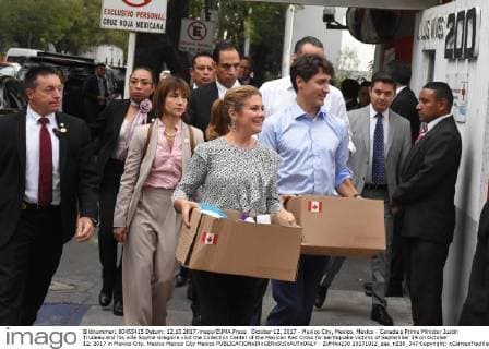October 12, 2017 - Mexico City, Mexico, Mexico - Canada s Prime Minister Justin Trudeau and his wife Sophie Gregoire visit the Collection Center of the Mexican Red Cross for earthquake victims of September 19 on October 12, 2017 in Mexico City, Mexico Mexico City Mexico  - ZUMAn230 20171012_zaa_n230_347 Copyright: xCarlosxTischlerx