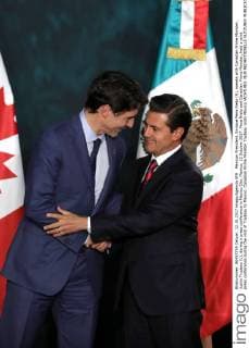 Mexican President, Enrique Pena Nieto (R), speaks with Canadian Prime Minister, Justin Trudeau (L), during a press conference in Mexico City, Mexico, 12 October 2017. Pena Nieto and Canadian Prime Minister, held a joint press conference during the visit of Trudeau to Mexico. Canadian Prime Minister Trudeau visits Mexico !ACHTUNG: NUR REDAKTIONELLE NUTZUNG!  Copyright: xJoséxMéndezx MEX68 20171013-636434645469698698