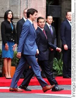 October 12, 2017 - EUM20171012NAC12.JPG.CIUDAD DE MEXICO.- President Presidente-EPN.- 12 de octubre de 2017.- El presidente Enrique Pena Nieto recibe en Palacio Nacional al Primer Ministro de Canada, Justin Trudeau, quien realiza una visita oficial a Mexico. Foto: Agencia EL UNIVERSAL Lucia Godinez RCC.  - ZUMAu78_ 20171012_zaf_u78_080 Copyright: xLuciaxGodinezx