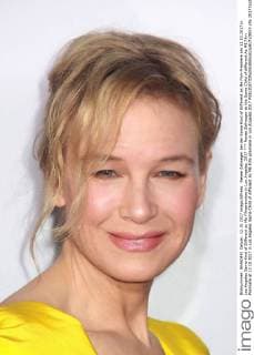 Renee Zellweger at the Same Child of different As ME Film Premiere at 12 10 2017 in Los Angeles Same Child of different As ME Film premiere in Los Angeles 2017