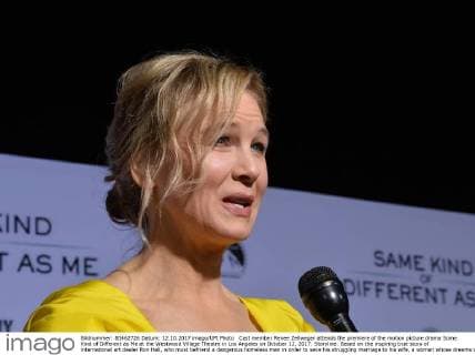 Cast member Renee Zellweger attends the premiere of the motion picture drama Some Kind of Different as Me at the Westwood Village Theatre in Los Angeles on October 12, 2017. Storyline: Based on the inspiring true story of international art dealer Ron Hall, who must befriend a dangerous homeless man in order to save his struggling marriage to his wife, a woman whose dreams will lead all three of them on the journey of their lives.  LAP2017101297 JIMxRUYMEN