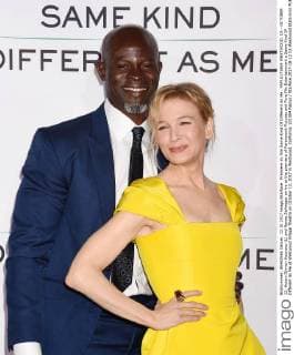 Premiere du film Same Kind Of Different As Me . PAP10171809 WESTWOOD, CA - OCTOBER 12: Actors Djimon Hounsou (L) and Renee Zellweger arrive at the premiere of Paramount Pictures and Pure Flix Entertainment s Same Kind Of Different As Me at Westwood Village Theatre on October 12, 2017 in Westwood, California. 221504 Papixs Starface 2017-10-12 CA Westwood Etats-Unis  Copyright: xPapixsx xStarfacex STAR_221504_017