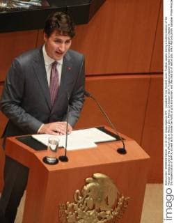 Canadian Prime Minister Justin Trudeau speaks during a solemn session of the Mexican Senate as part of his official visit to Mexico City, Mexico, 13 October 2017. Trudeau proposed today to create a gender chapter in the modernization of NAFTA, as well as to promote the rights of girls and women, and the creation of better jobs. EFE Mario Guzmán Canadian Prime Minister visits Mexico !ACHTUNG: NUR REDAKTIONELLE NUTZUNG!  Copyright: xMarioxGuzmánx MEX10 20171013-636435225098732967