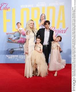 Bria Brooklyn Kimberly Prince Sean Baker and Valeria Cotto at the Premiere from The Florida Project on the 61 BFI London Film Festival in Odeon Leicester Square London 13 10 2017 Bria Brooklyn Kimberly Prince Sean Baker Valeria Cotto  Foto:xS.xVasx xFuturexImage