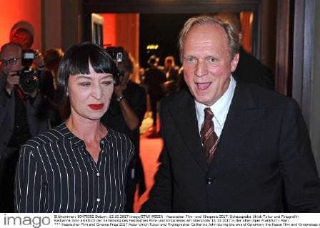 Hessischer Film- und Kinopreis 2017. Schauspieler Ulrich Tukur und Fotografin Katharina John anläßlich der Verleihung des Hessischen Film- und Kinopreises am Abend des 13.10.2017 in der Alten Oper Frankfurt Main. *** Hessischer Film and Cinema Prize 2017 Actor Ulrich Tukur and Photographer Catherine John during the award Ceremony the Hesse Film and Kinopreises at Evening the 13 10 2017 in the Ancients Opera Frankfurt Main