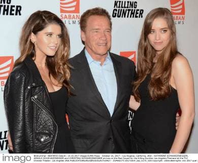 October 14, 2017 - Los Angeles, California, USA - KATHERINE SCHWARZENEGGER, ARNOLD SCHWARZENEGGER and CHRISTINA SCHWARZENEGGER arrives on the Red Carpet for the Killing Gunther Los Angeles Premiere at the TLC Chinese Theater. Los Angeles USA - ZUMAb173 20171014_zap_b173_020 Copyright: xBillyxBennightx