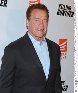 October 14, 2017 - Los Angeles, California, USA - ARNOLD SCHWARZENEGGER arrives on the Red Carpet for the Killing Gunther Los Angeles Premiere at the TLC Chinese Theater. Los Angeles USA - ZUMAb173 20171014_zap_b173_048 Copyright: xBillyxBennightx