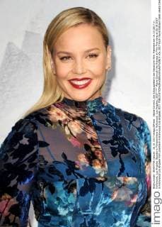 Abbie Cornish the Actress at Film Premiere at 16 10 2017 in Hollywood Los Angeles Film premiere in Hollywood Los Angeles 2017