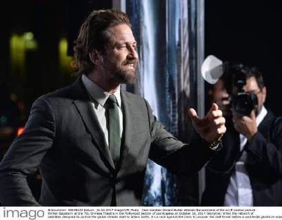 Cast member Gerard Butler attends the premiere of the sci-fi motion picture thriller Geostorm at the TCL Chinese Theatre in the Hollywood section of Los Angeles on October 16, 2017. Storyline: When the network of satellites designed to control the global climate start to attack Earth, it s a race against the clock to uncover the real threat before a worldwide geostorm wipes out everything and everyone.  LAP2017101605 JIMxRUYMEN