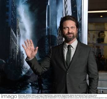 Cast member Gerard Butler attends the premiere of the sci-fi motion picture thriller Geostorm at the TCL Chinese Theatre in the Hollywood section of Los Angeles on October 16, 2017. Storyline: When the network of satellites designed to control the global climate start to attack Earth, it s a race against the clock to uncover the real threat before a worldwide geostorm wipes out everything and everyone.  LAP2017101608 JIMxRUYMEN