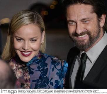 Cast members Abbie Cornish and Gerard Butler attend the premiere of the sci-fi motion picture thriller Geostorm at the TCL Chinese Theatre in the Hollywood section of Los Angeles on October 16, 2017. Storyline: When the network of satellites designed to control the global climate start to attack Earth, it s a race against the clock to uncover the real threat before a worldwide geostorm wipes out everything and everyone.  LAP2017101622 JIMxRUYMEN